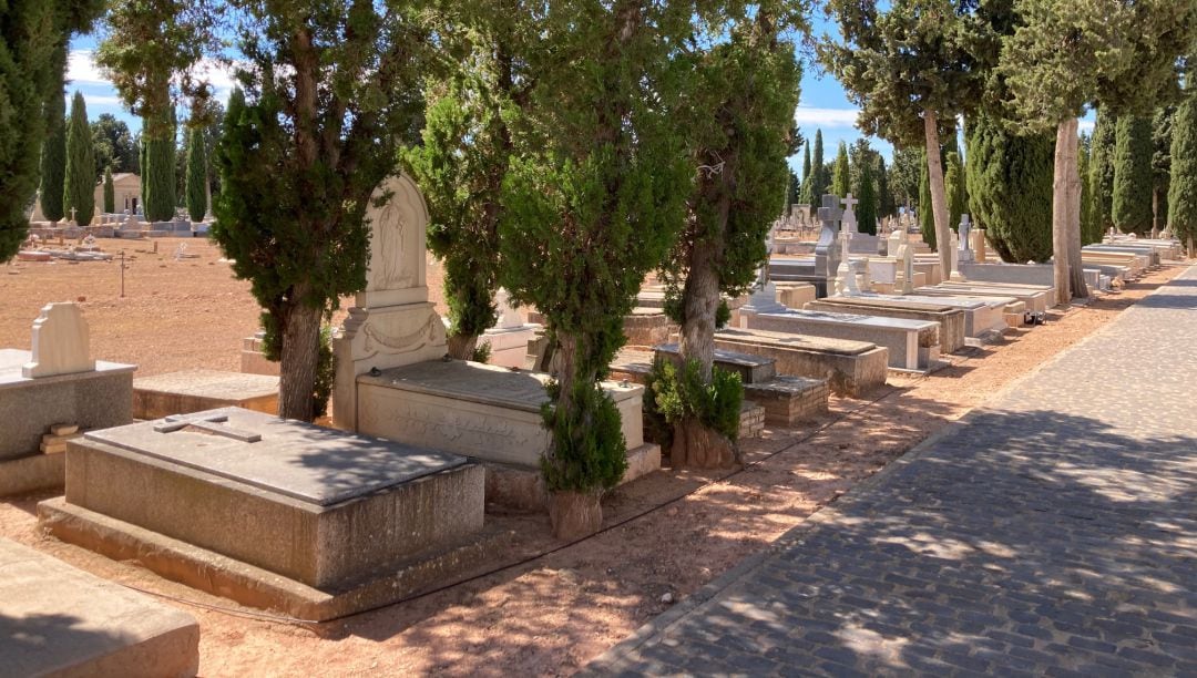 Imagen de archivo de unas sepulturas en el cementerio de Manzanares (Ciudad Real) 