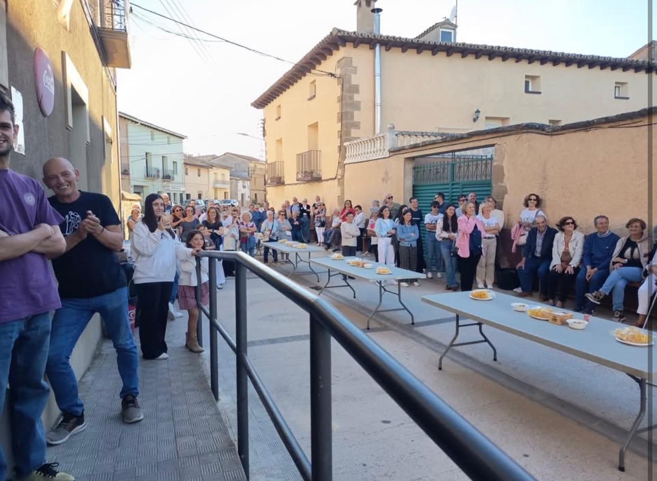Numerosos vecinos participaron en el homenaje-despedida al médico