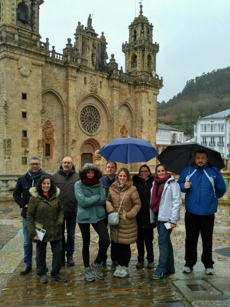 El primer grupo de este año en visitar la cueva de Rei Cintolo.