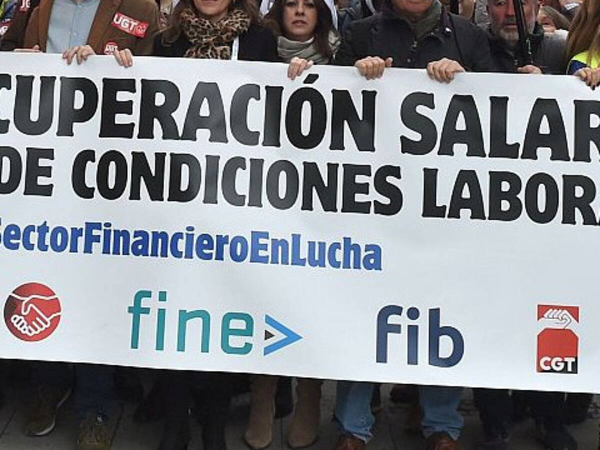 Los empleados de banca piden en Málaga una subida salarial del 17% "acorde con los beneficios récords del sector"