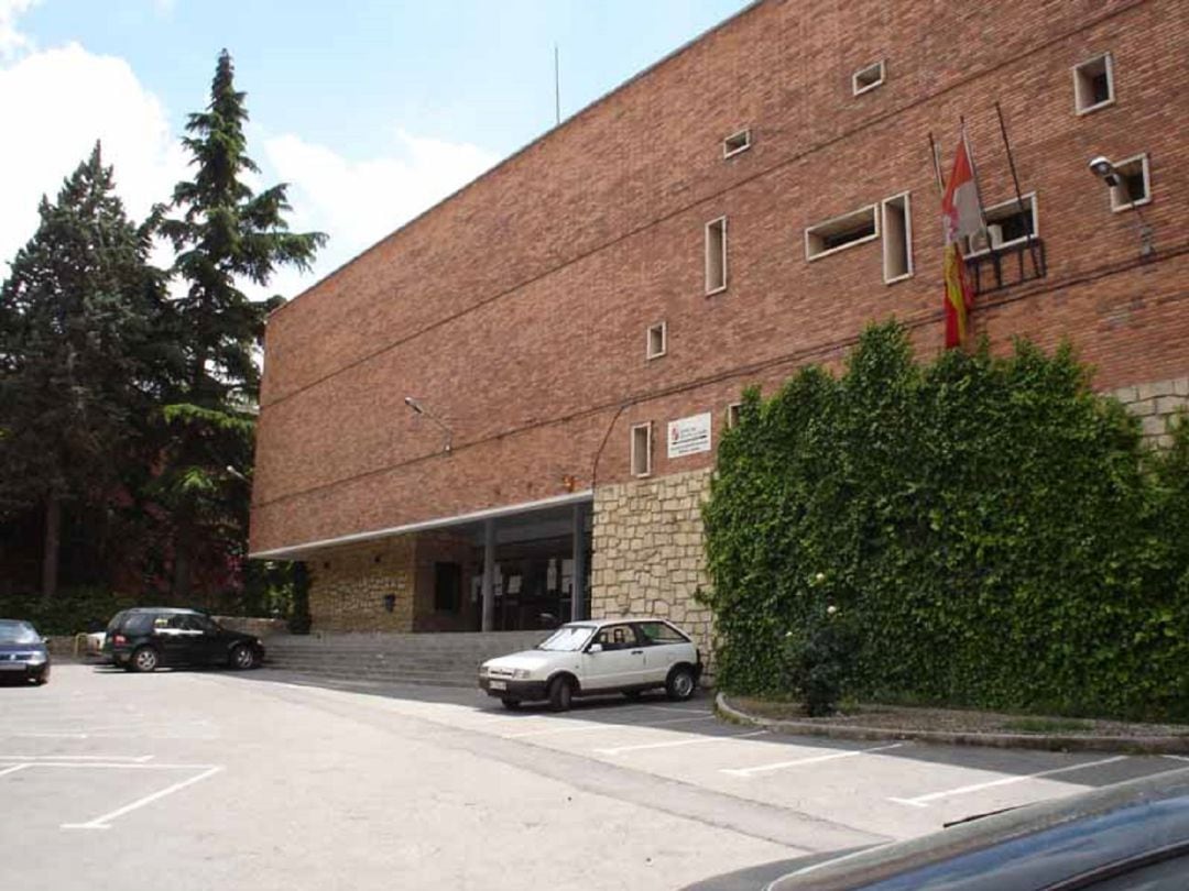 Fachada del Instituto Andrés Laguna