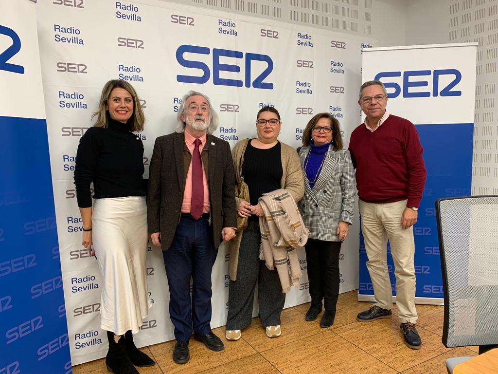 María Carranza, Antonio Guerrero, Sandra Estévez y Katy Herrero junto a Salomón Hachuel