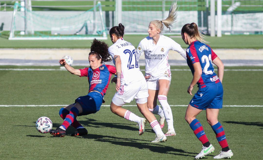 Maria de Alharilla of Levante UD and Jessica Martinez of Real Madrid in action during the Spanish women league, Primera Iberdrola