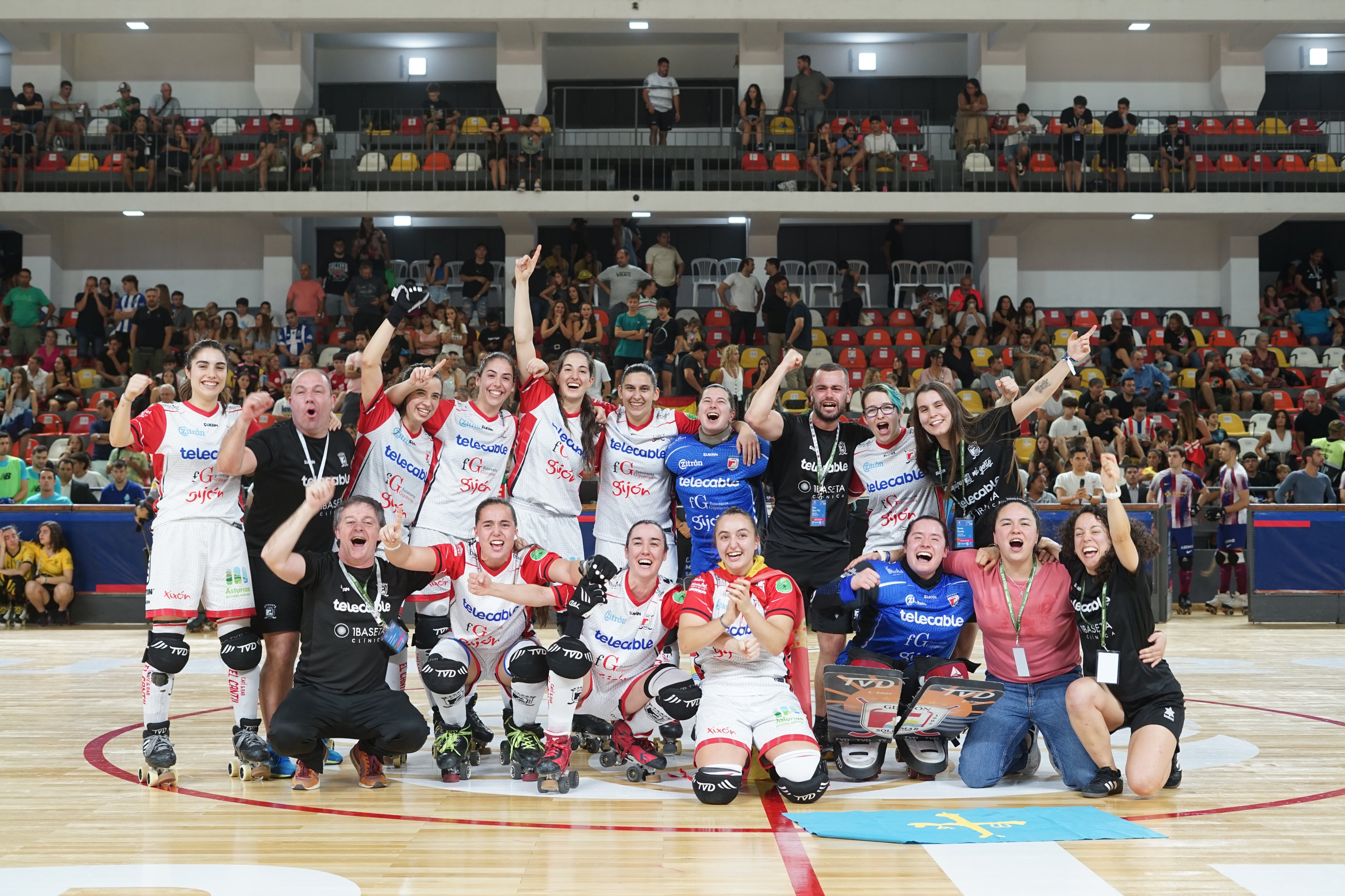 El Telecable Hockey Club de Gijón celebra su primera Copa Intercontinental en Argentina