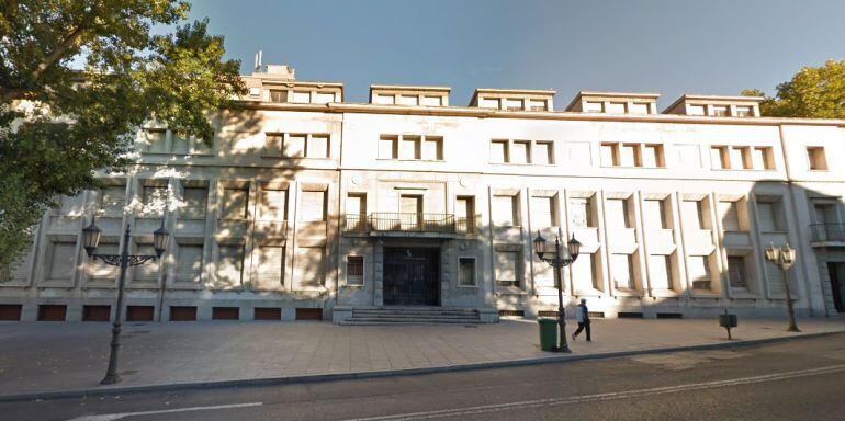 Exterior del edificio del antiguo colegio de El Salvador