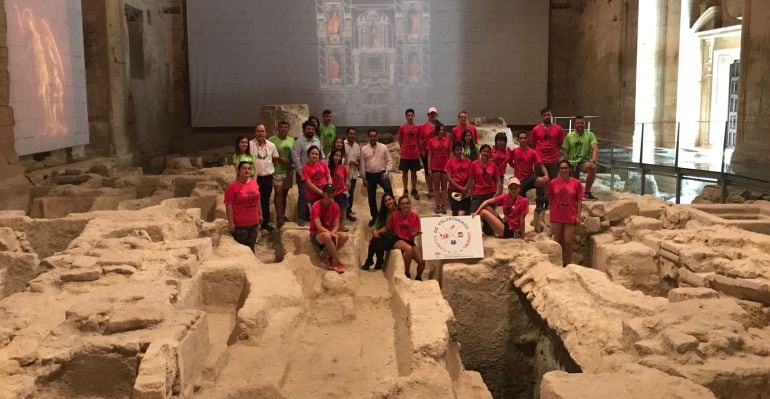 Grupo de voluntarios del programa &#039;Fortaleza de la Mota&#039;