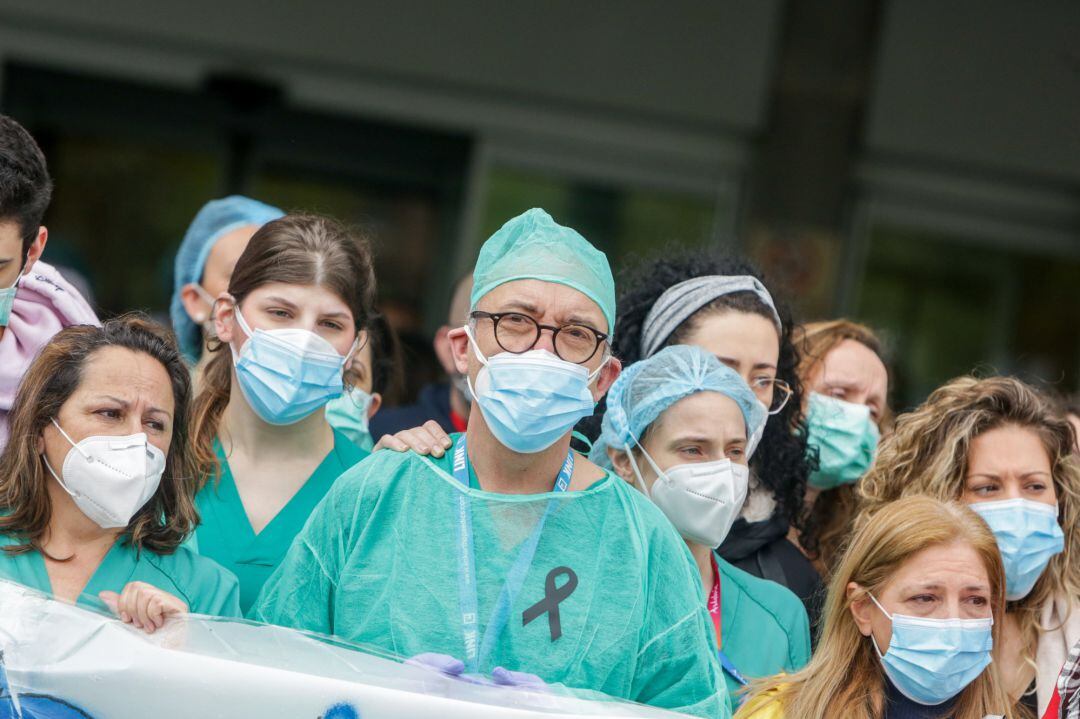 Los sanitarios siguen a la cabeza en la lucha contra el coronavirus.