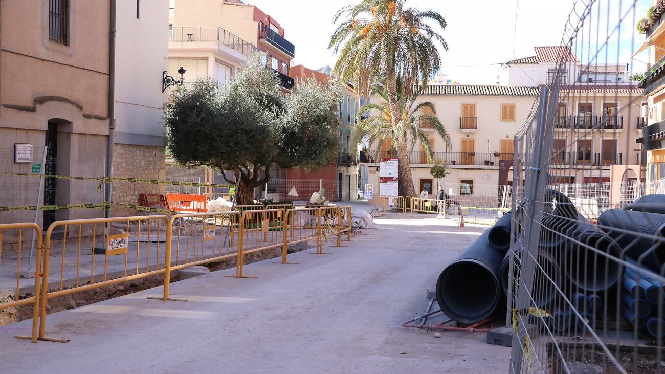 Desde el inicio de la reurbanización se han documentado otros elementos como cimentaciones de capillas y una entrada del refugio de la Guerra Civil