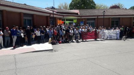 La población de Roa y su entorno tampoco faltó a la cita semanal a las 14:30 a las puertas del Centro de Salud