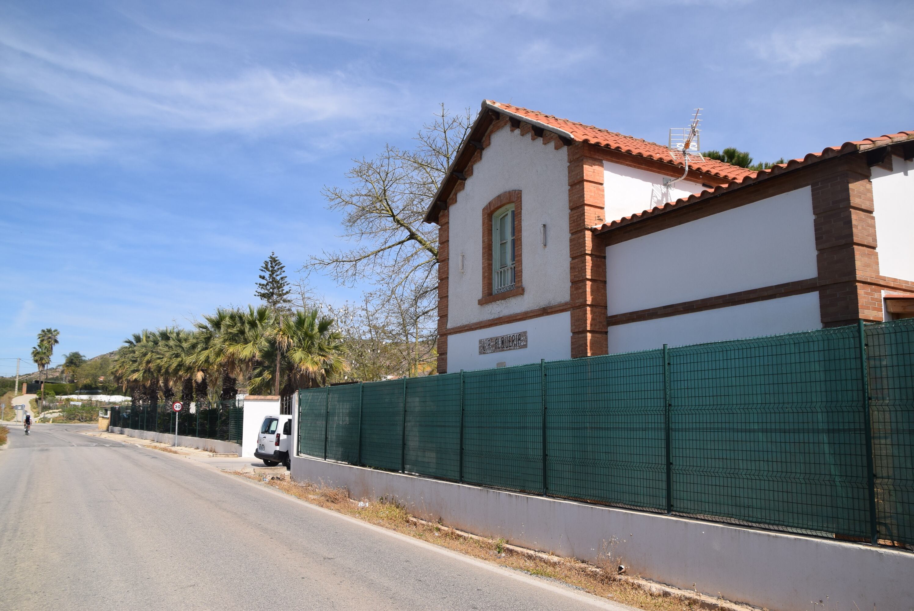 Una de las estaciones del antiguo ferrocarril situada en Alhaurín de la Torre (Málaga)