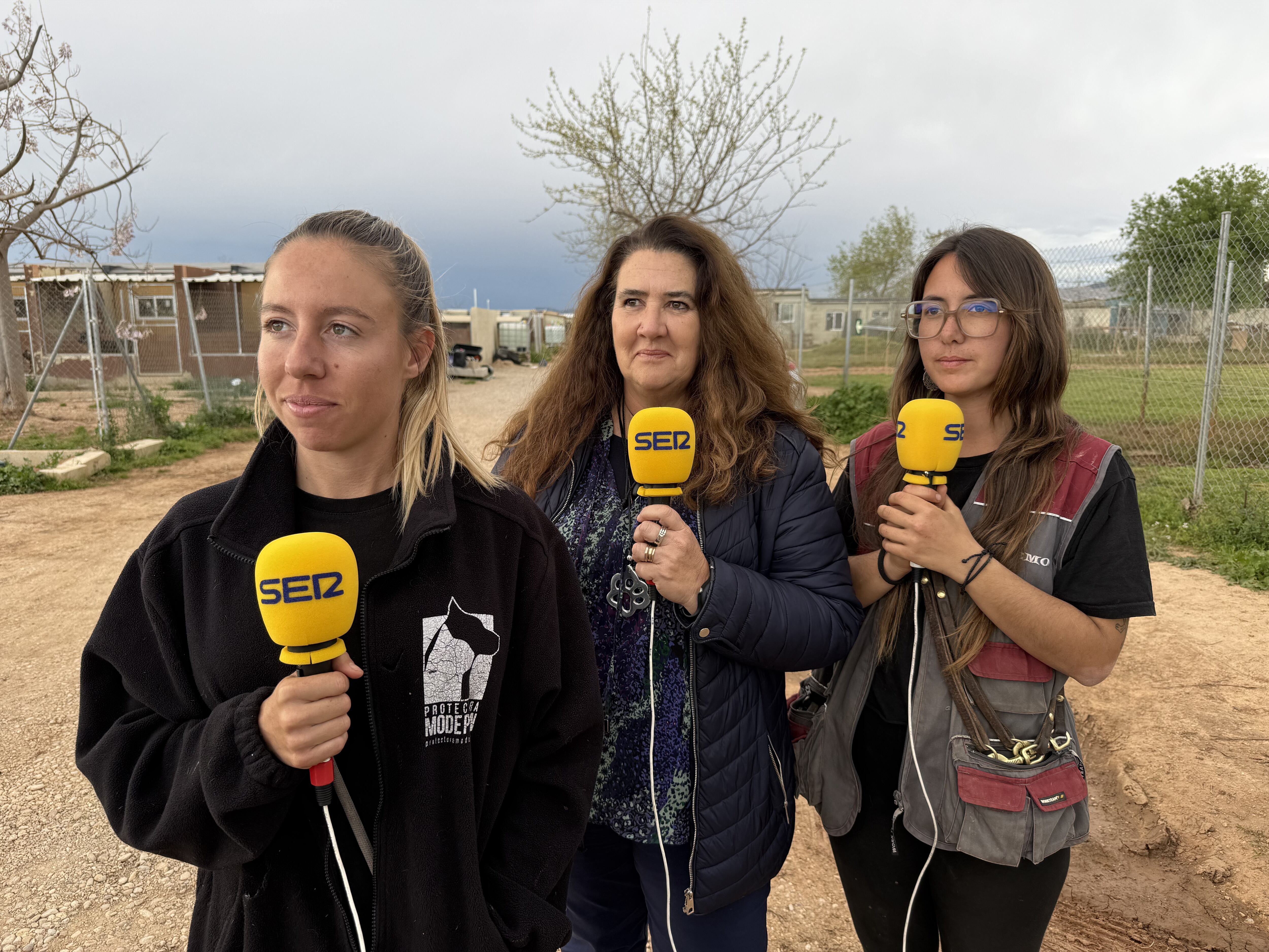 Cinco meses después volvemos para hablar con la presidenta de Modepran y abogada animalista, Amparo Requena y con dos de las trabajadoras de este centro, María Penadés y Elena Palau.