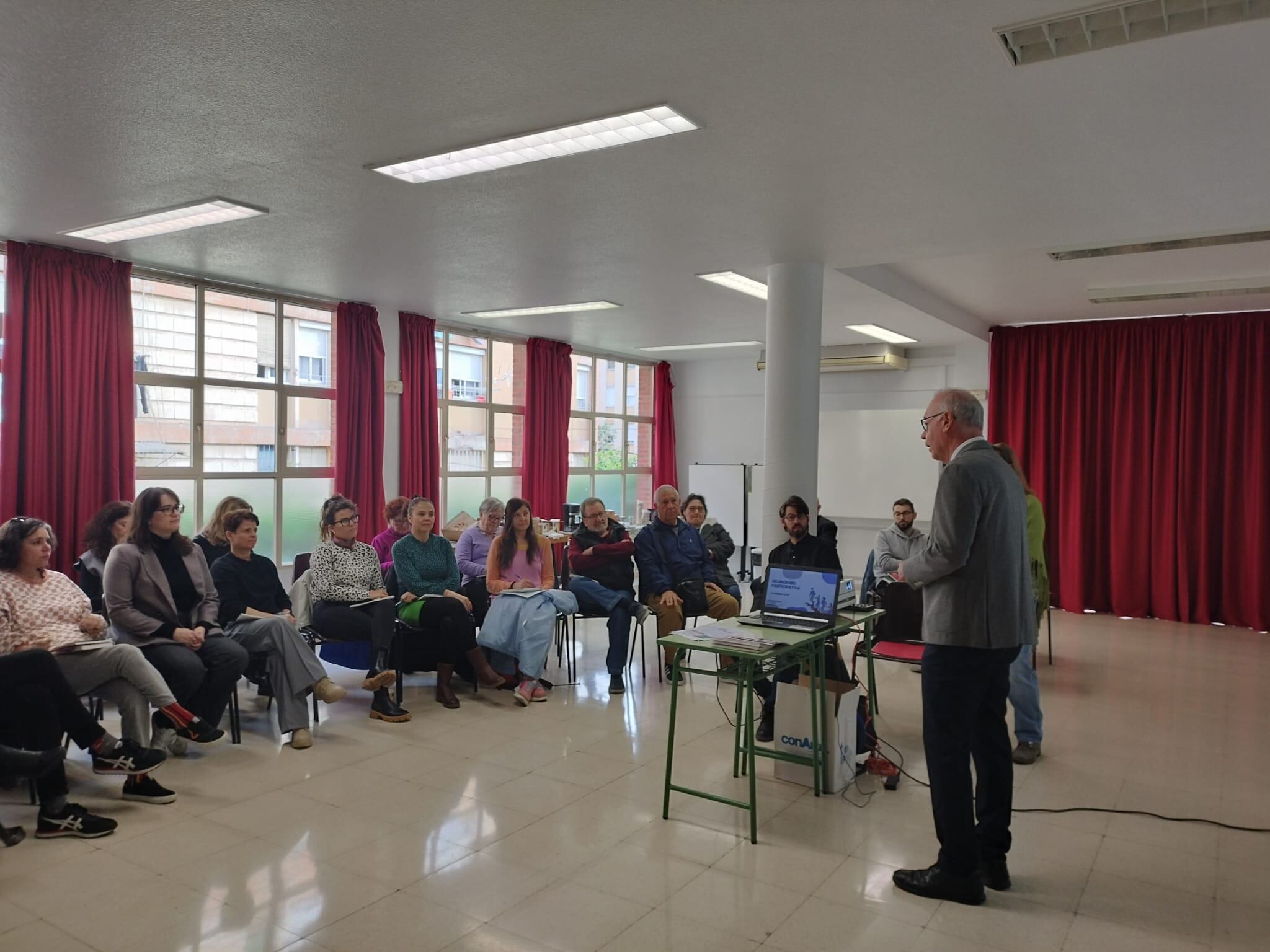 El concejal de Planificación Urbanística, Huerta y Medio Ambiente, Antonio Navarro, en la presentación de la memoria de proyectos de intervención comunitaria de 2024