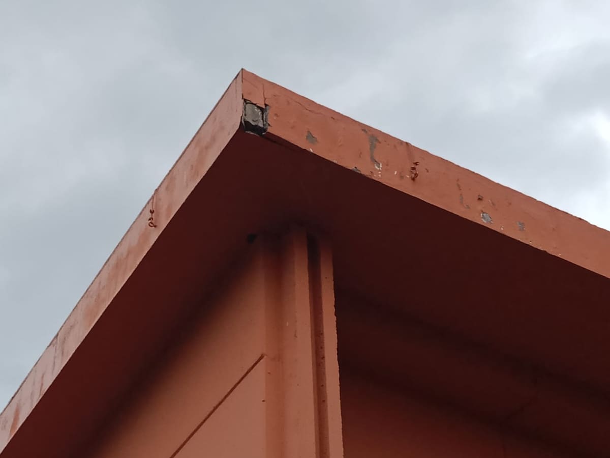 Cristina García, presidenta de la AMPA del CEIP Azorín, alerta de que no se han vallado zonas donde también hay peligro de desprendimientos