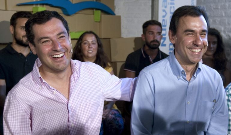 El presidente del Partido Popular de Andalucía, Juan Manuel Moreno junto al vicesecretario de Organización del Partido Popular, Fernando Martínez Maíllo. 