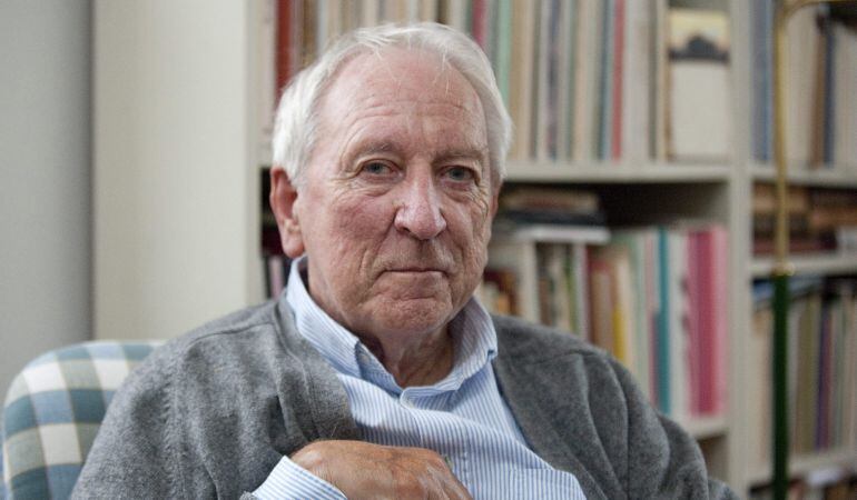 Fotografía de archivo fechada el pasado 6 de octubre de 2011 que muestra al premio Nobel de Literatura, el sueco Tomas Tranströmer en Estocolmo, Suecia.