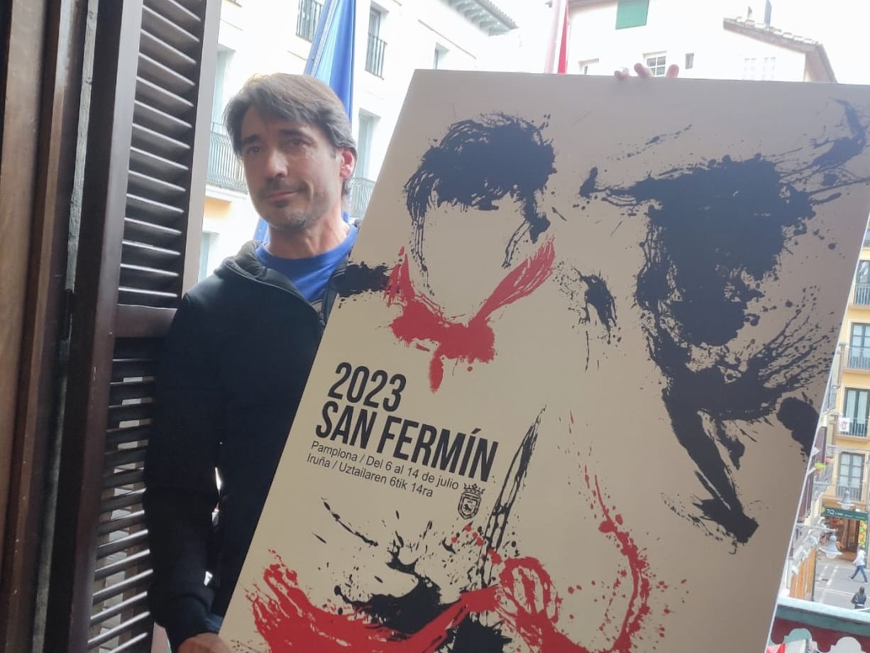 El cartel &#039;Instante&#039;, un corredor delante de un toro, será el encargado de anunciar las fiestas de San Fermín este 2023