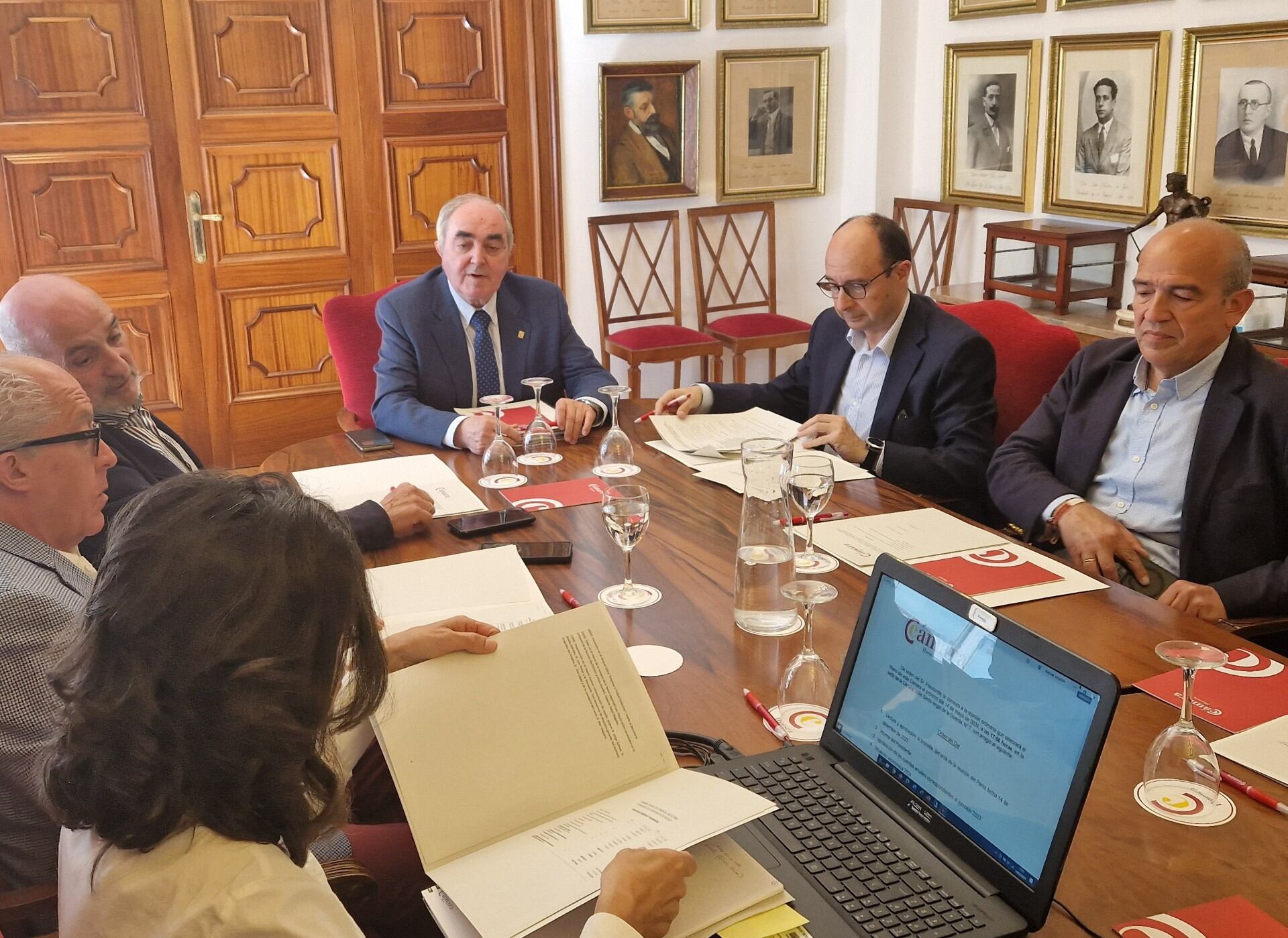 Manuel Rodríguez Chesa preside el pleno de la Cámara de Comercio de Huesca