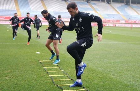 Castañeda y Bravo, en primer término, durante el entrenamiento de hoy en el Reino de León