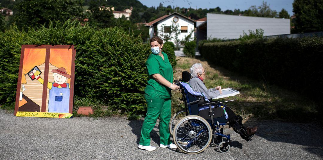 “Hemos querido que las residencias se parecieran lo más posible a los domicilios de esas personas, y en pocas semanas hemos querido que sean, de repente, hospitales”