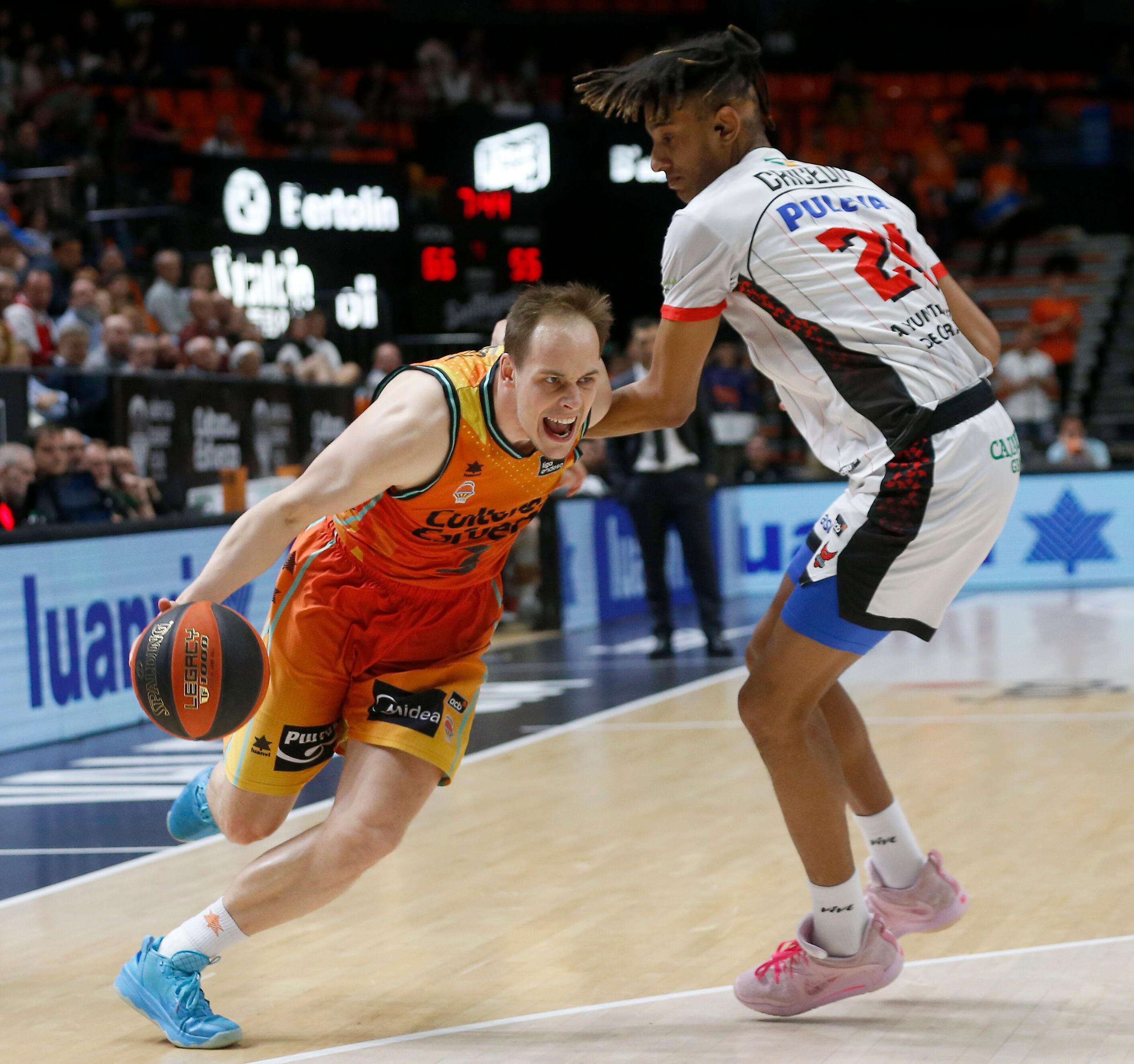 Prepelic, ante el Covirán Granada.