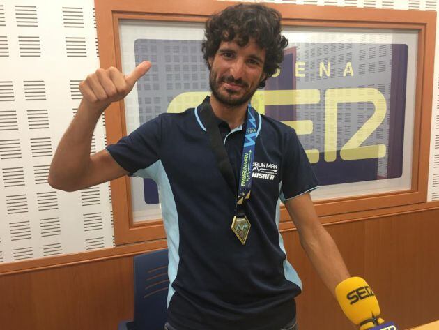 José Juan Luque en el estudio de Radio Córdoba