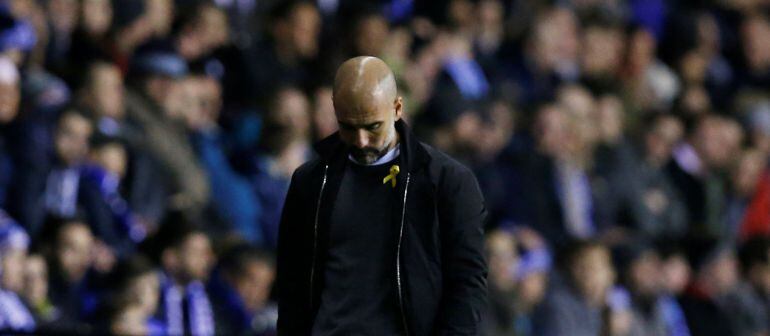 Pep Guardiola, con el lazo amarillo.