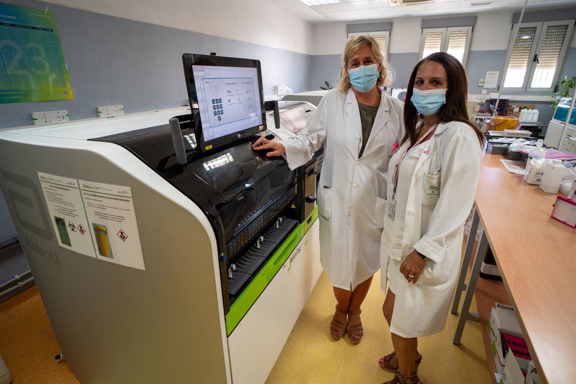 03/07/2023 Granada.- El Hospital Virgen de las Nieves implanta dos biomarcadores para detectar por sangre una lesión craneal leve.

El Hospital Universitario Virgen de las Nieves de Granada ha obtenido un reconocimiento internacional en los premios &#039;Univants&#039; a la excelencia en salud por el proyecto de implantación de biomarcadores para el diagnóstico de lesión intracraneal tras sufrir un traumatismo craneoencefálico leve, un método que entre otras ventajas agiliza la clasificación de los pacientes, disminuye los tiempos de espera en Urgencias y reduce los TAC minimizando las radiaciones que recibe el paciente.

POLITICA ANDALUCÍA ESPAÑA EUROPA GRANADA
JUNTA DE ANDALUCÍA
