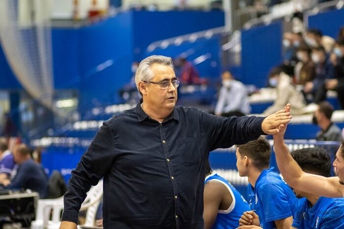 Javi Nieto en su banquillo