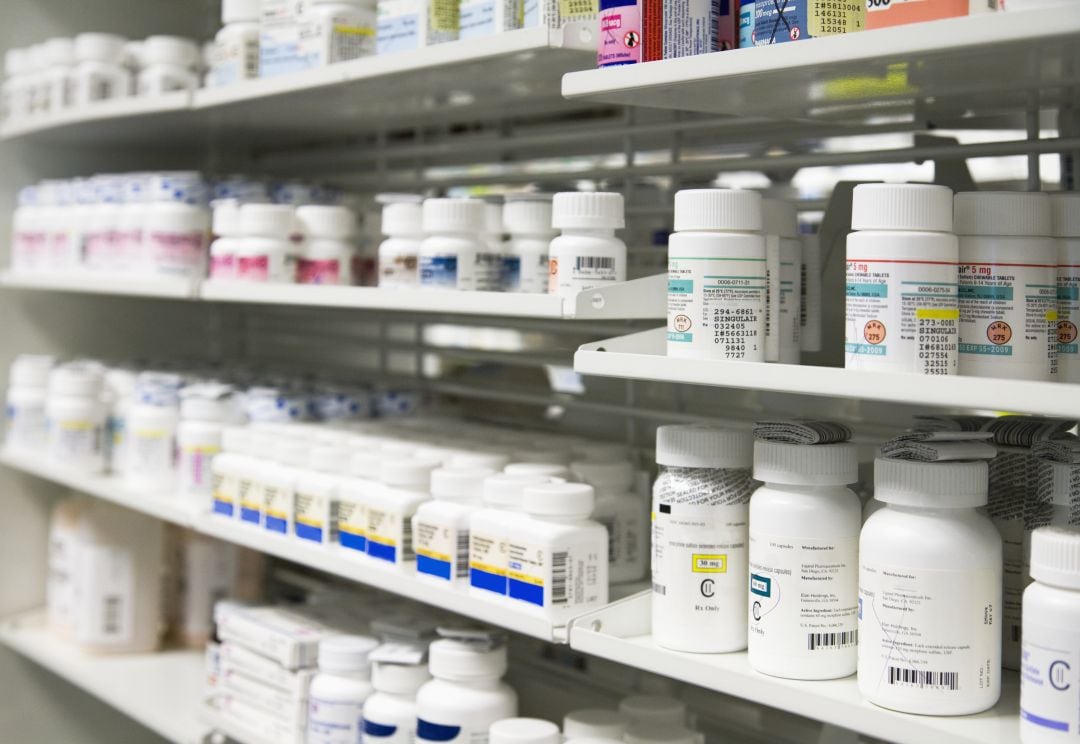 Medicamentos en una farmacia. 