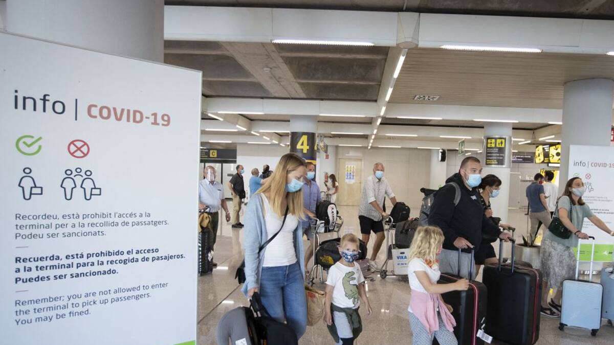 A qué países podemos viajar los españoles este verano y requisitos para hacerlo