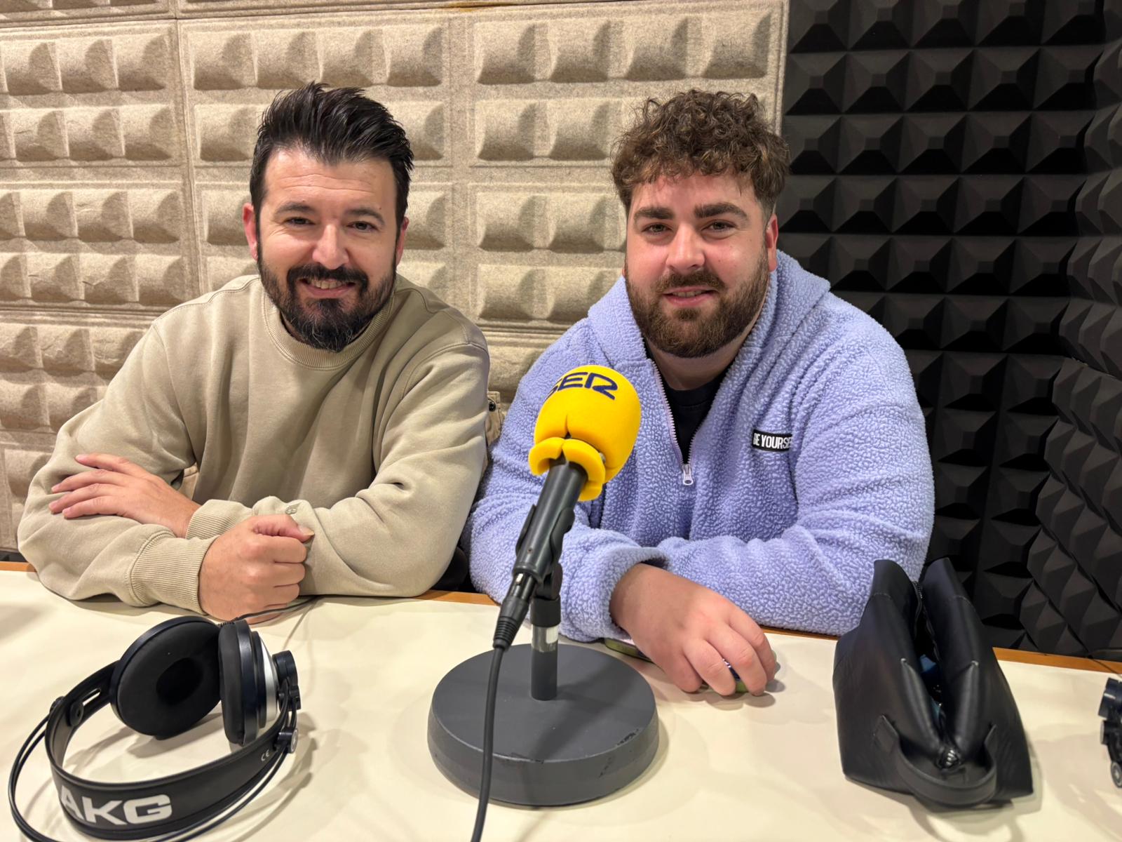 Luisma y Juanmi Alpairo, integrantes de la comparsa Sociedad Limitada