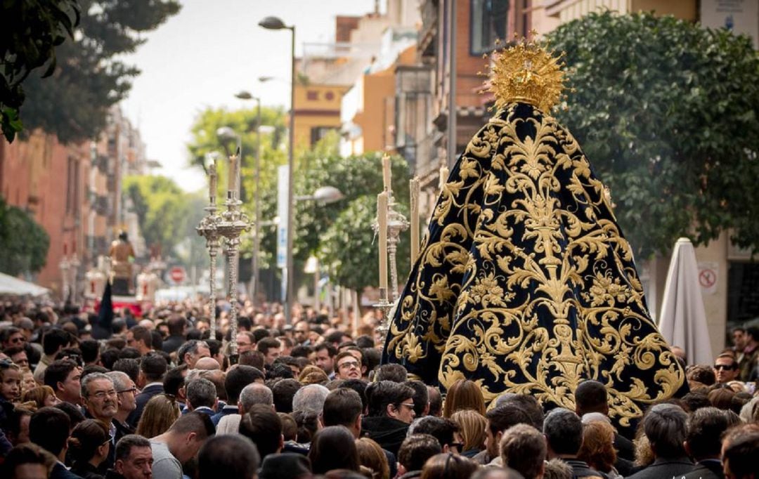 Imagen de uno de los traslados realizados por la Hermandad de La Estrella