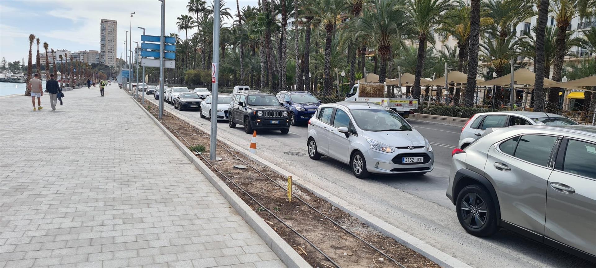 Atasco en el paseo Mártires de la Libertad de Alicante (archivo)