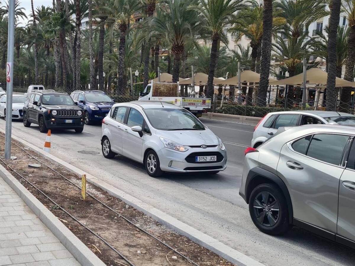 El Ayuntamiento no descarta volver a trasladar las paradas de bus para "descongestionar" la circulación en Alfonso el Sabio y Avenida de la Estación