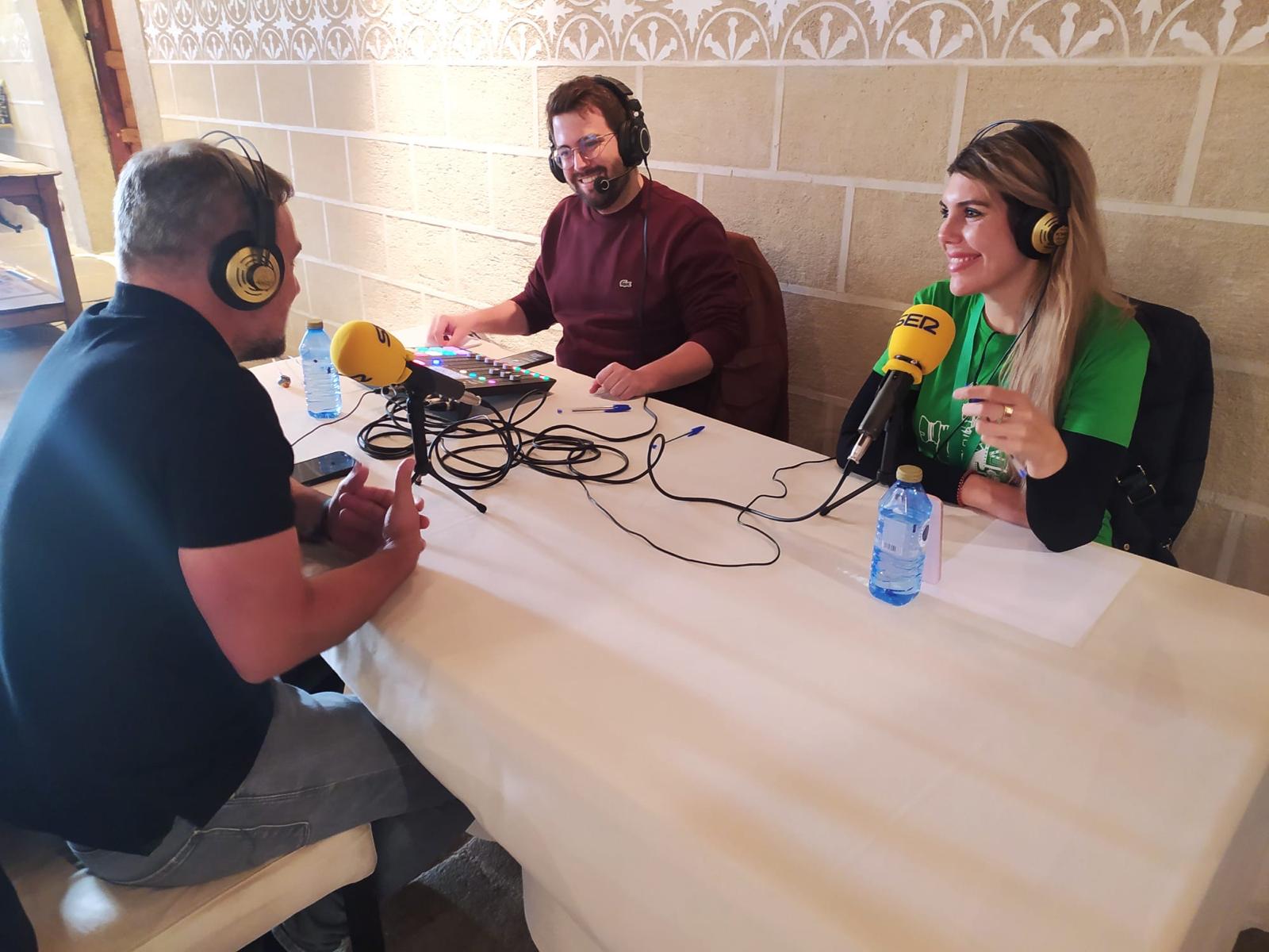 Momento de una de las entrevistas con el actor Urko Olazábal