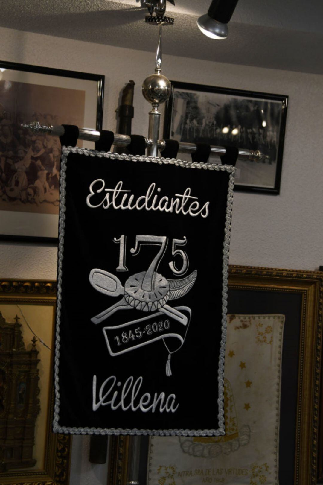 Banderin del 75 aniversario