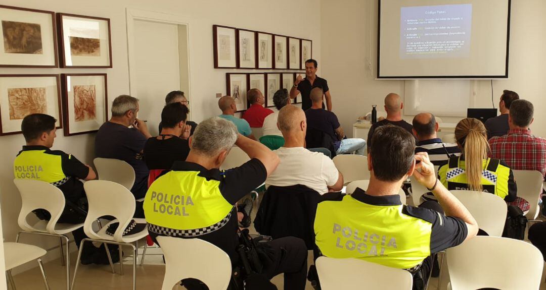 Un curso a policías locales de La Línea.