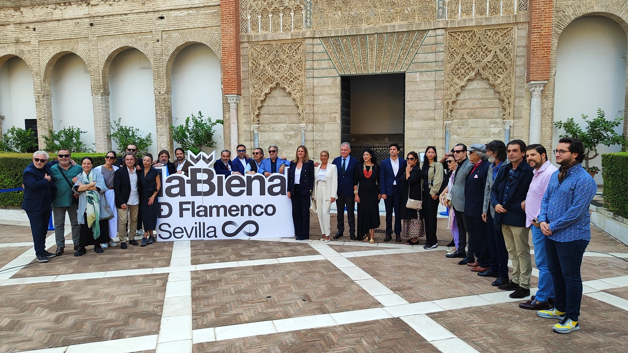 Autoridades y artistas han compartido en el Real Alcázar la presentación del balance de la XXIII Bienal de Flamenco