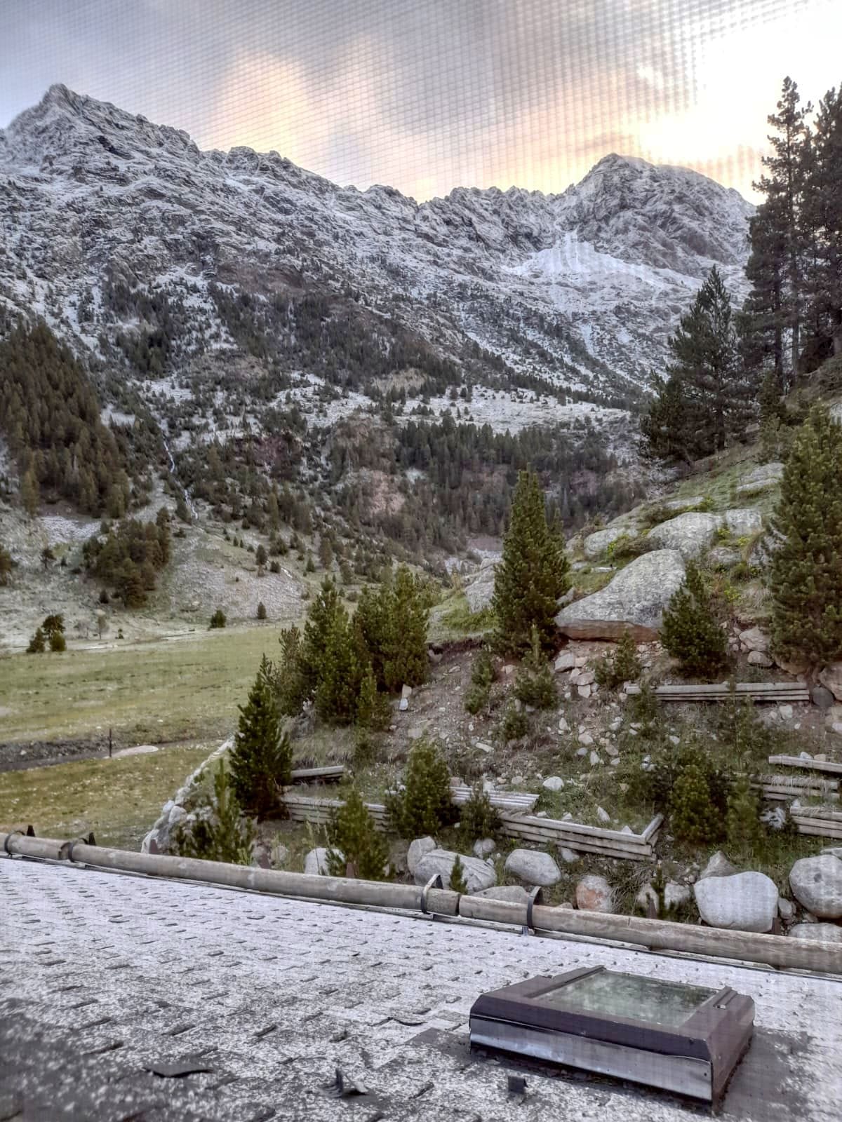 Algo de nieve en la zona de Llanos del Hospital