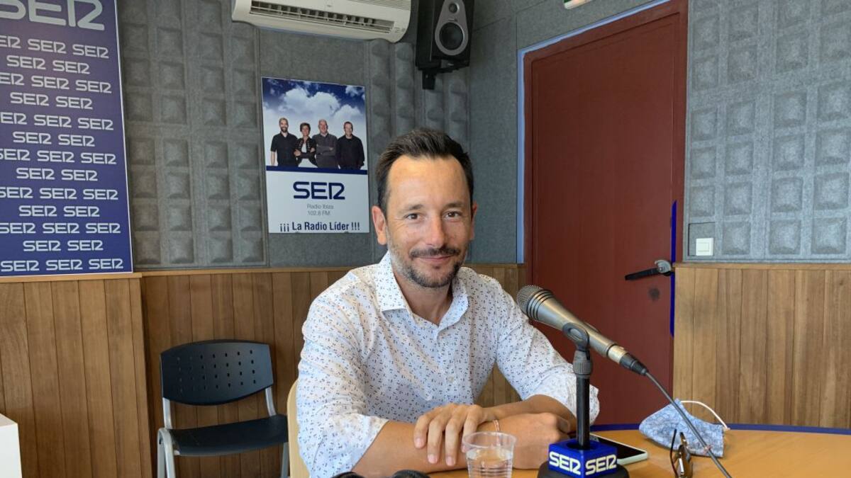 Rafa Ruiz: "Seremos implacables con las aglomeraciones en la zona del puerto de Ibiza"