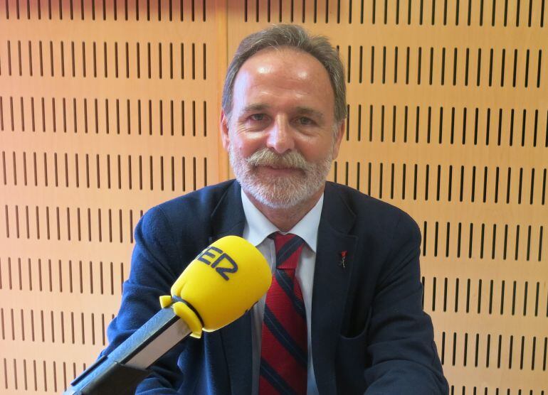 Salvador de la Encina, candidato del PSOE al Congreso, en los estudios de Radio Cádiz