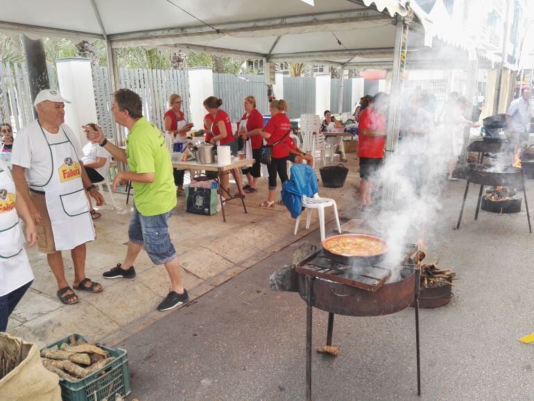 Hoy se ha hecho el 37 Concurso de Arroz con Costra