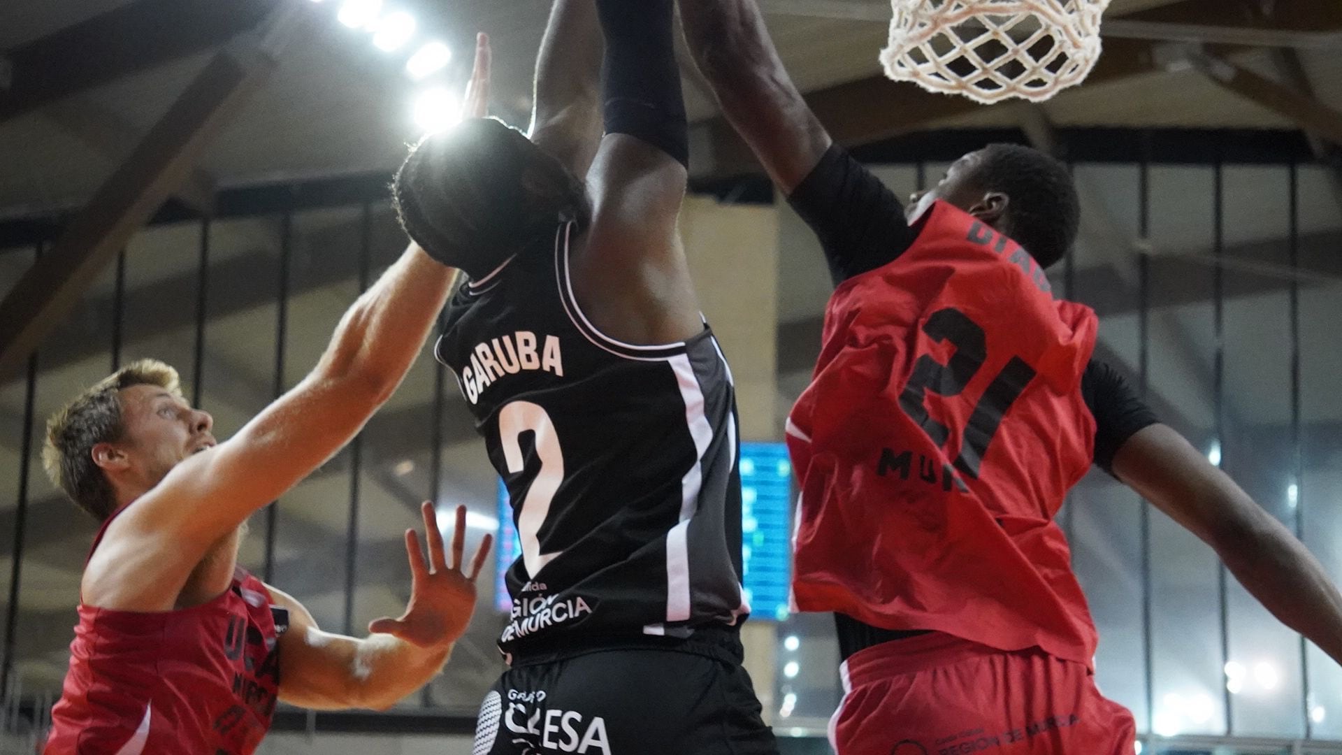 Odilo CB Cartagena y UCAM Murcia se ven las caras en pretemporada.