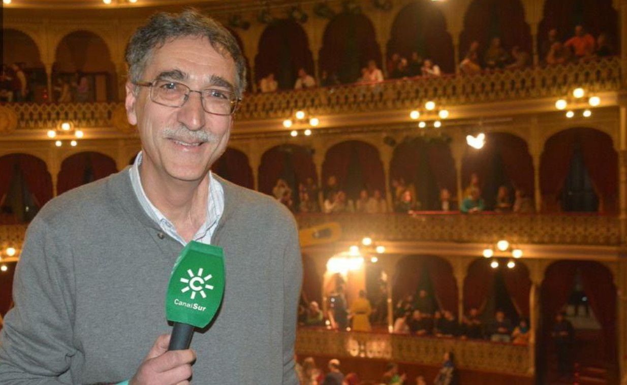 El periodista Juan Manzorro en el Teatro Falla