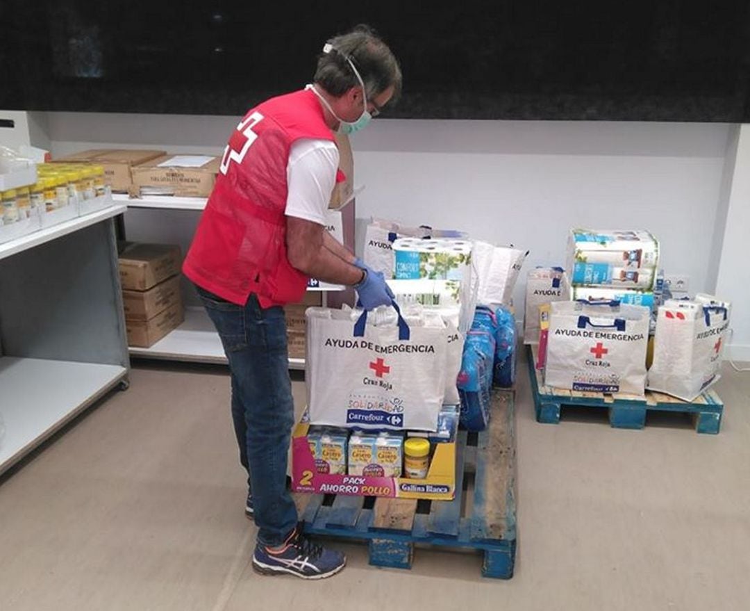 Centro logístico de Cruz Roja Gandia en Fira Mercat en la plaza del Prado 