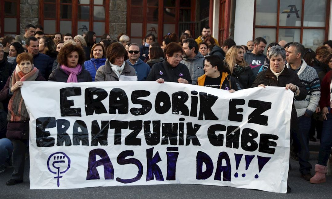 La Junta de Portavoces del Ayuntamiento de Abanto-Zierbena ha convocado una “concentración de repulsa” este jueves a las 19 horas frente al ayuntamiento.