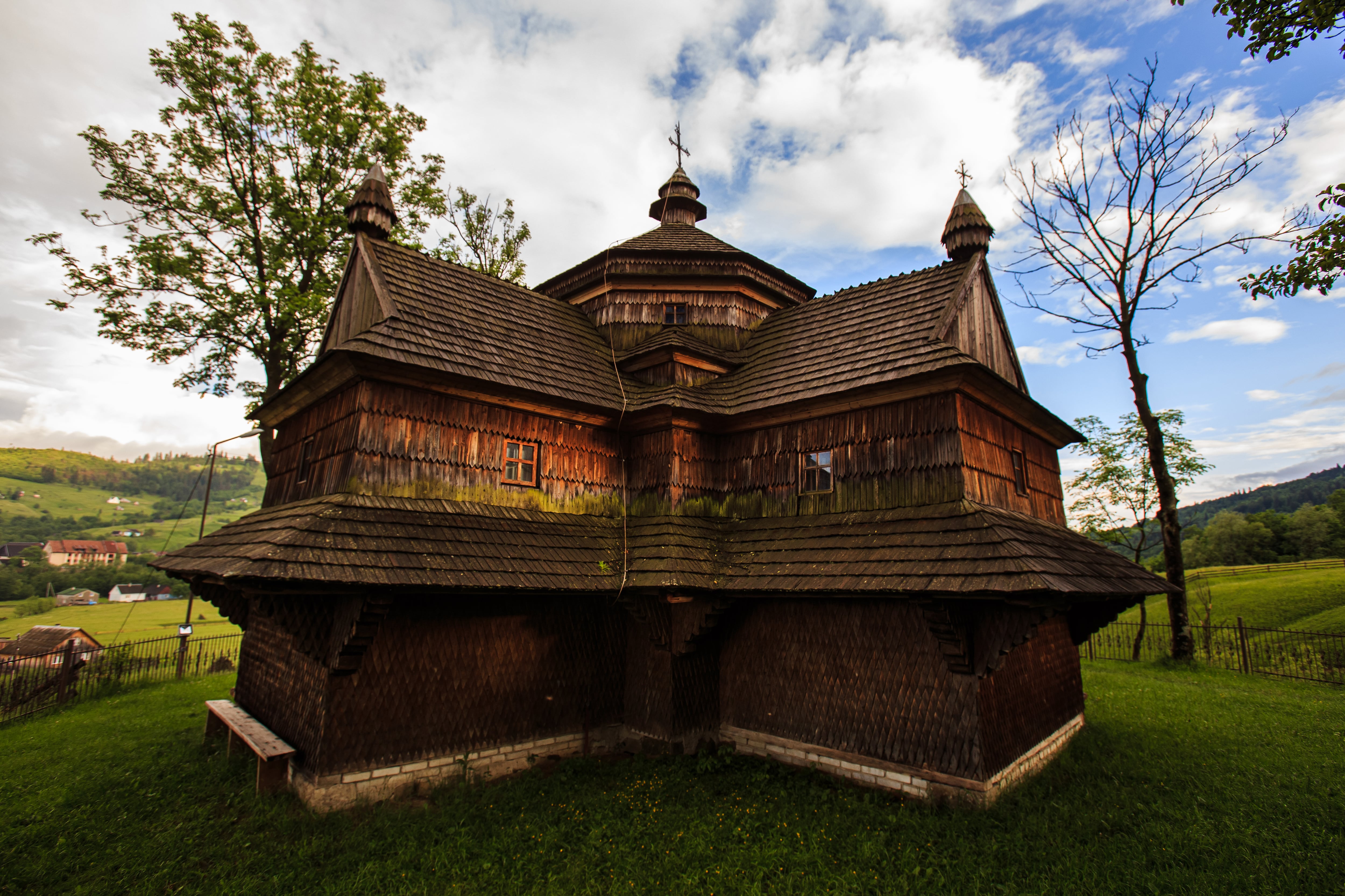 Una de las tserkvas del siglo XIX ubicada en Yasinia, al oeste de Ucrania