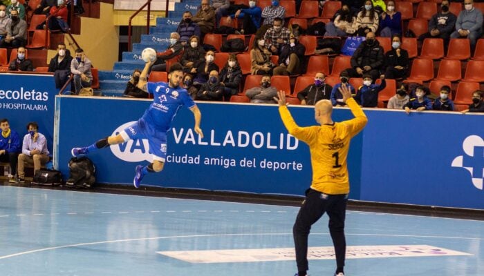 El extremo vallisoletano Daniel Pérez se incorpora a Balonmano Nava