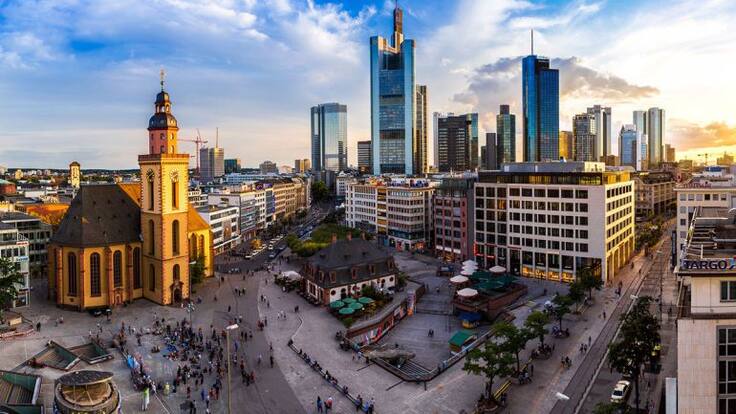 Fernando, desde Alemania: "Llevo nueve años casado con mi marido. Él vive en Budapest y yo en Frankfurt, en el mismo edificio que mi ex mujer"