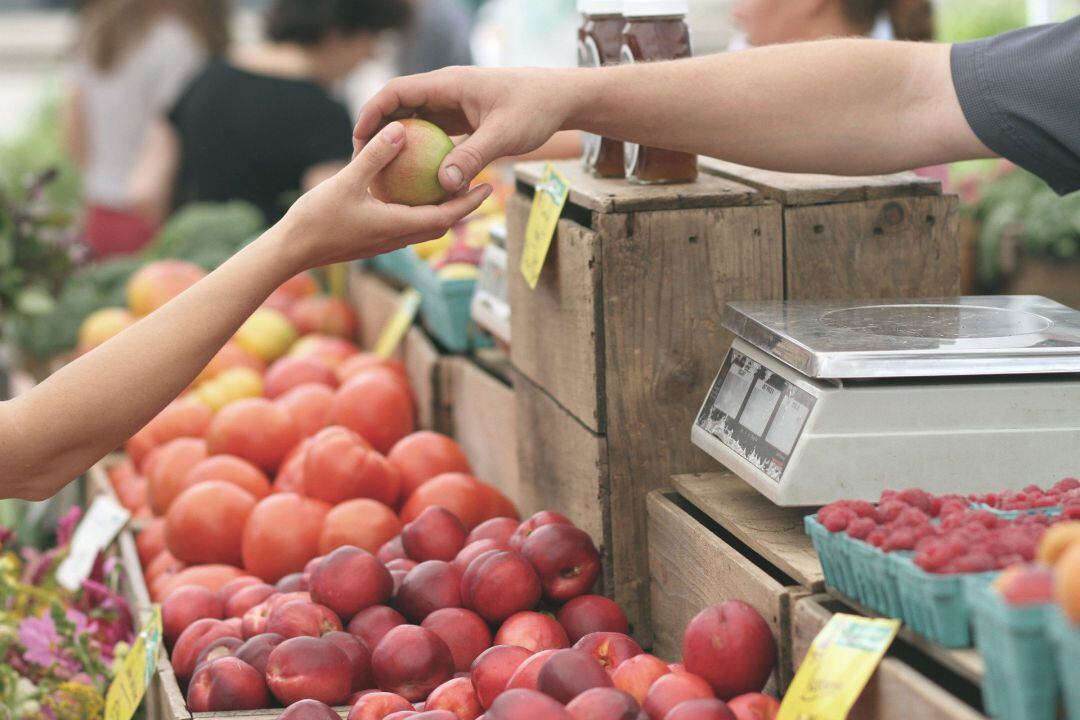 Puesto de fruta en un mercado